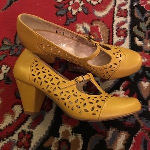 ModCloth retro heels barely worn! Make an offer!